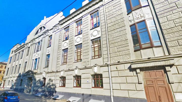 В Саратовский областной дом работников искусств требуется охранник