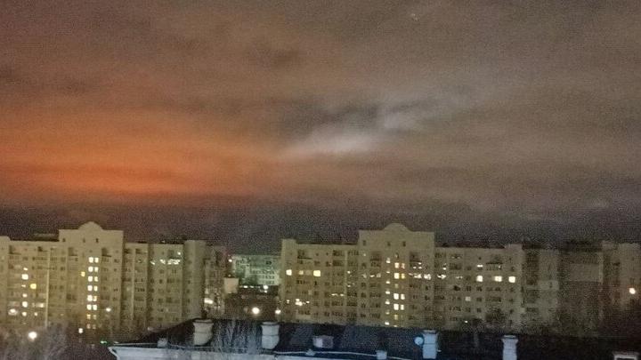 Саратовцы видели в ночном небе прожекторы