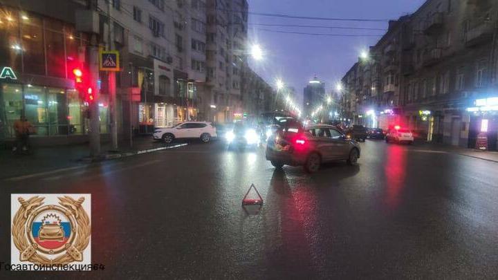 Саратовчанка переходила дорогу 