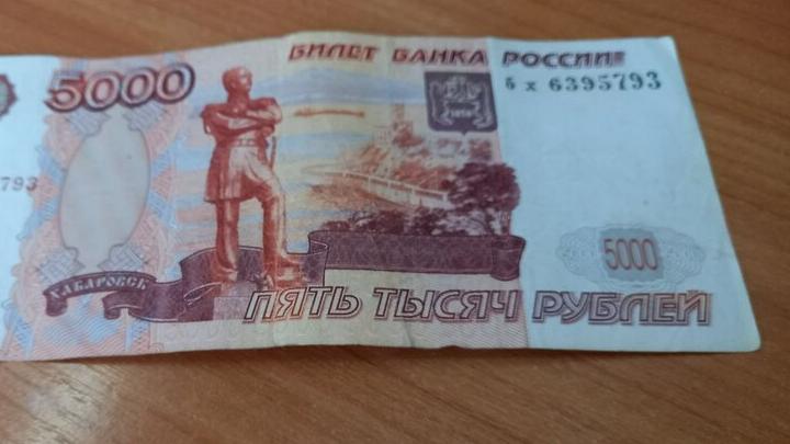 Саратовец предложил выпить детям и лишился денег