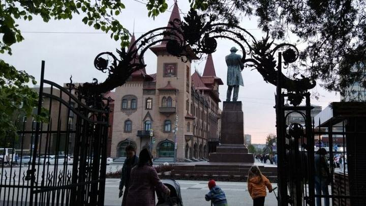 В парках и скверах Саратова посадят более 400 деревьев и 2,6 тысячи кустарников