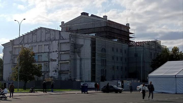 Стало известно, кто будет консервировать здание саратовского театра оперы и балета