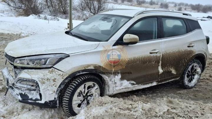 У Дубков вылетела с дороги иномарка: пострадала женщина 