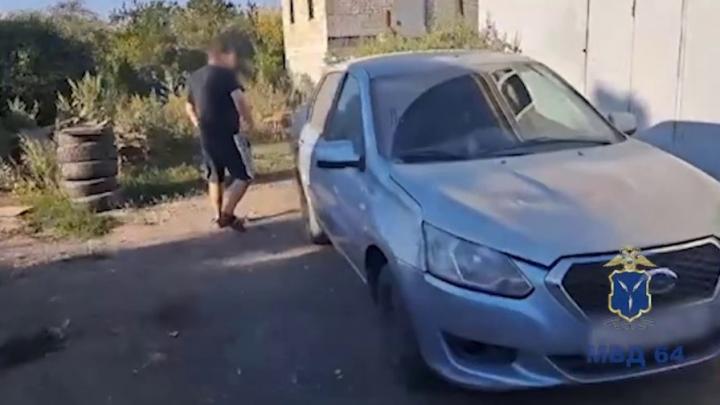 Саратовский автомастер разгромил молотком машину клиента