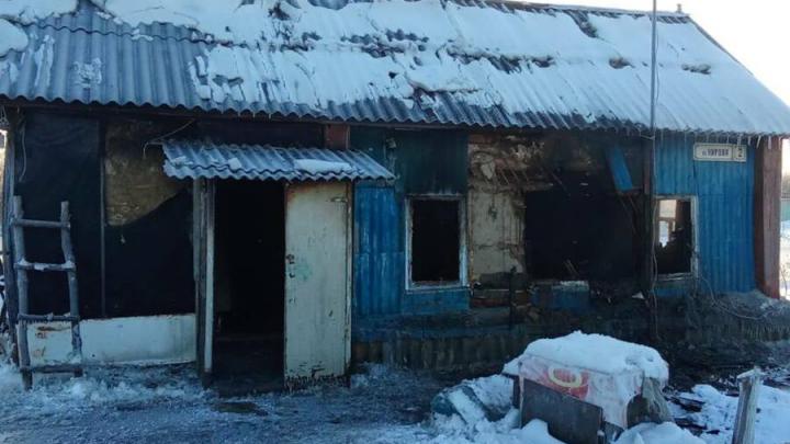 В саратовском поселке нашли погибшего пенсионера в задымленной комнате 