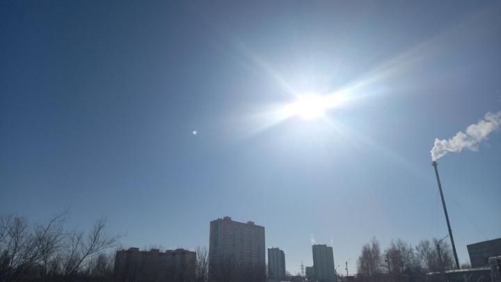 Солнце повернулось к Земле корональной дырой
