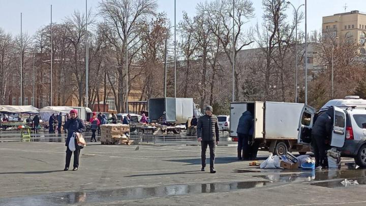 В выходной на Театральной площади Саратова пройдет ярмарка