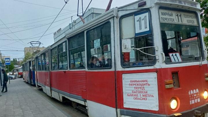 В Саратове водителям и кондукторам электротранспорта повысили зарплаты