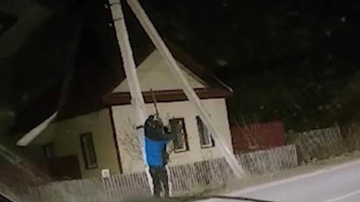 Житель Вольского района расстрелял камеру фиксаций нарушений ПДД
