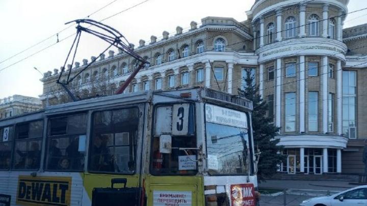 В Саратове прервалось движение 