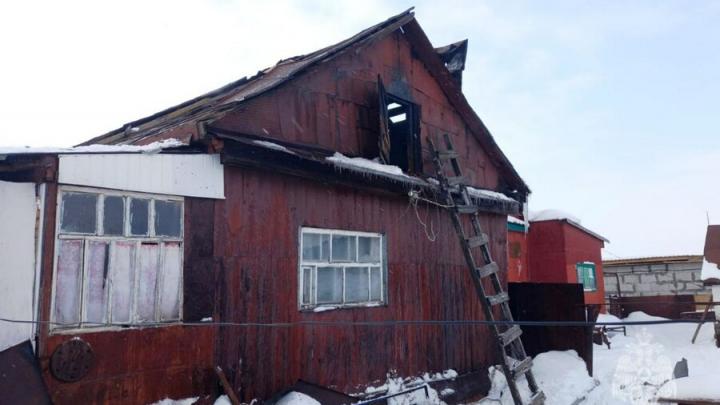 Замыкание электропроводки: в Ртищеве горела крыша частного дома
