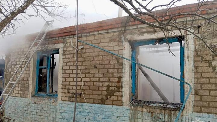 Утром в саратовском селе на пожаре погиб мужчина