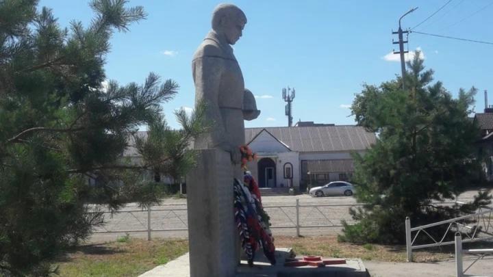 В саратовском селе благоустроят территорию вокруг памятника воинам, погибшим в годы ВОВ