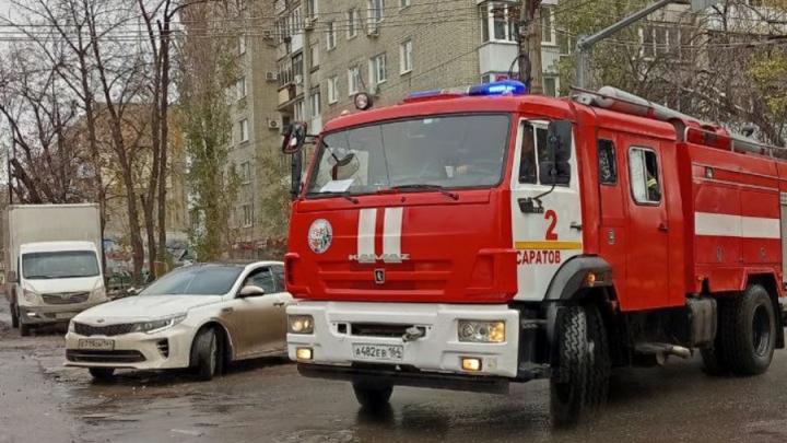 Из горящей девятиэтажки в Саратове эвакуировали 17 жильцов