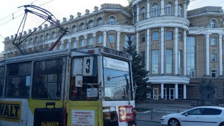 Полиция Саратова просит откликнуться свидетелей ДТП с участием трамвая