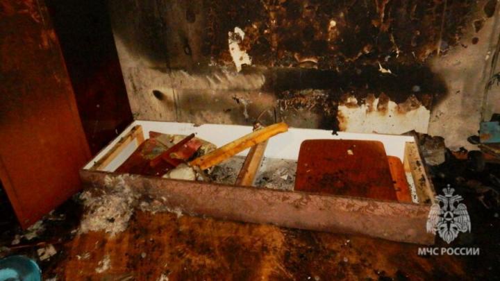 Ночью в Саратове на пожаре в Солнечном задохнулся мужчина