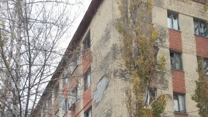 В Саратове на временное проживание отправят 43 жильца из аварийной пятиэтажки