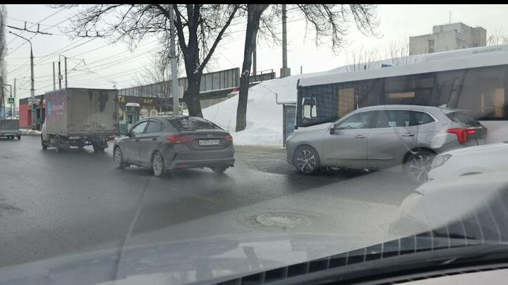 Пассажирский автобус притерся к 
