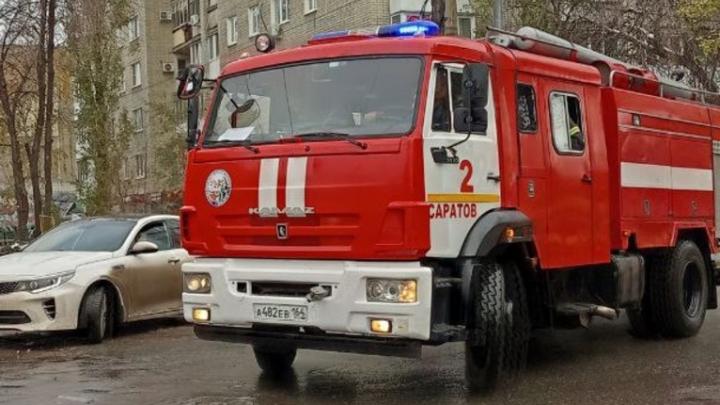 Мужчина получил ожоги на ночном пожаре в Саратове