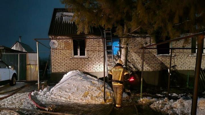 Дом горел ночью в Хвалынском районе: есть погибшие