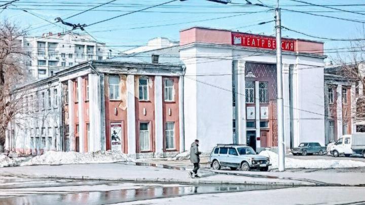 Зданию бывшего кинотеатра 
