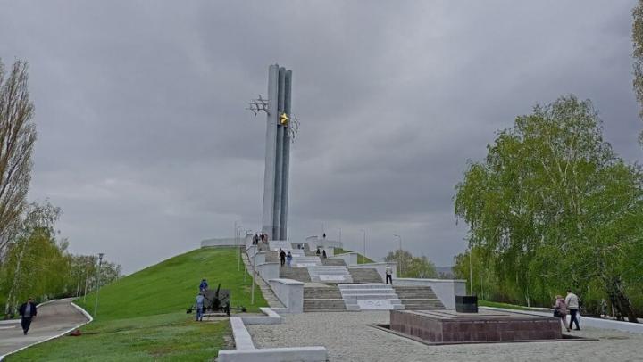 На Соколовой горе в Саратове покрасят выставленную технику