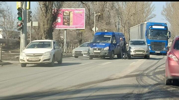 В Саратове иномарка и почтовая 