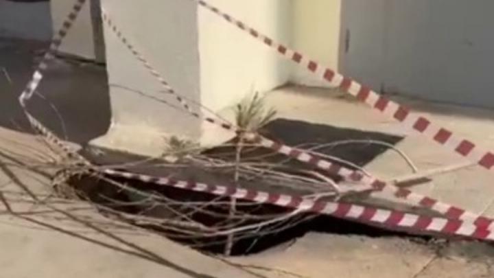 Жители новой многоэтажки в Энгельсе жалуются на плохое качество постройки дома