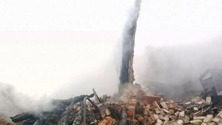 Ночью под Марксом дотла сгорел дом: хозяин получил ожоги