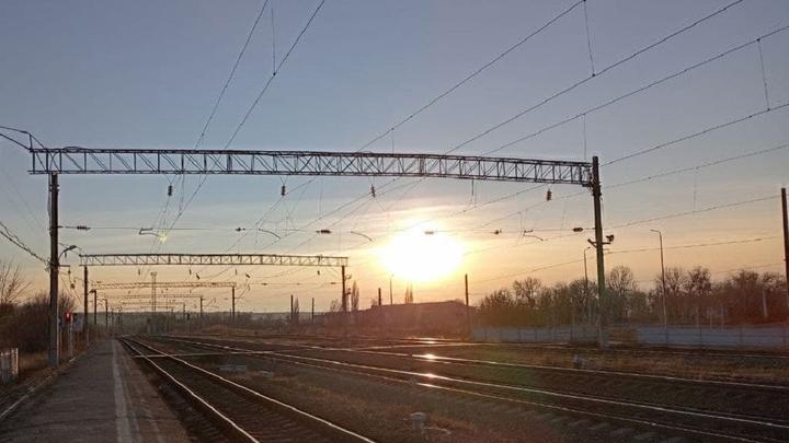 На саратовской железнодорожной станции горела заброшка