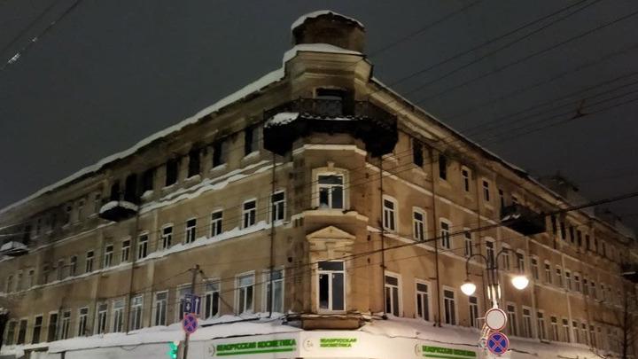 Здание горевшей гостиницы 