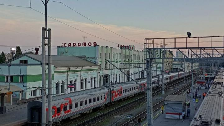На саратовском железнодорожном вокзале изменились маршруты выхода к пассажирским платформам