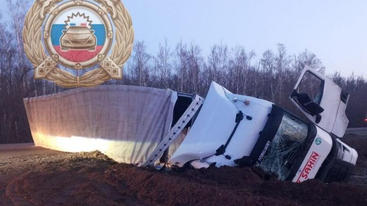 Грузовик опрокинулся в Вольском раойне