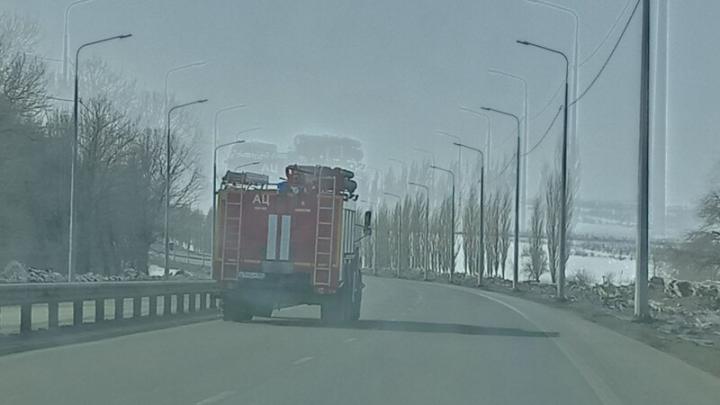 В Энгельсе полыхал жилой дом и сараи