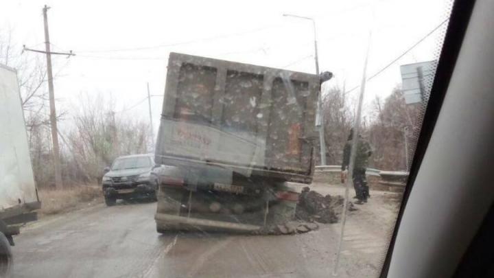 Катастрофическое состояние дороги Саратов — Красный Текстильщик: жители в гневе