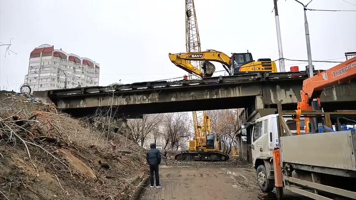 На саратовском путепроводе на Стрелке начали демонтаж пролетов 