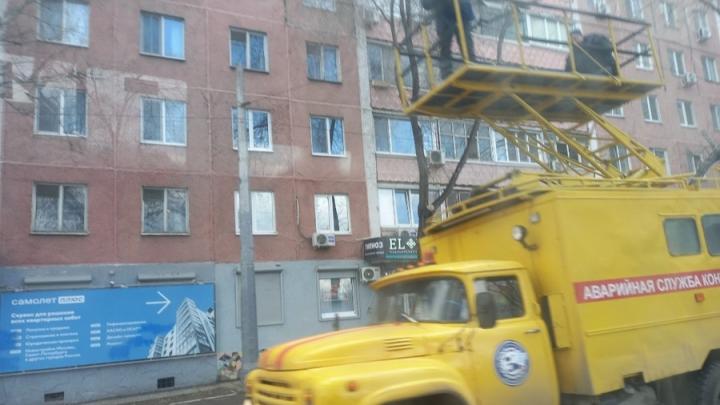 В Энгельсе на улице Горького остановились троллейбусы