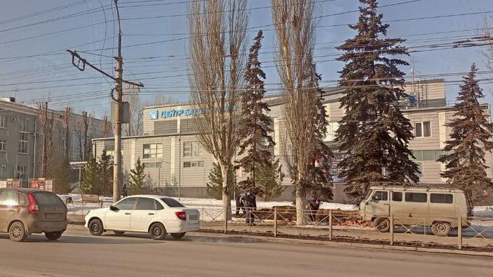 На территории Центра бадминтона Саратова обновят тротуары