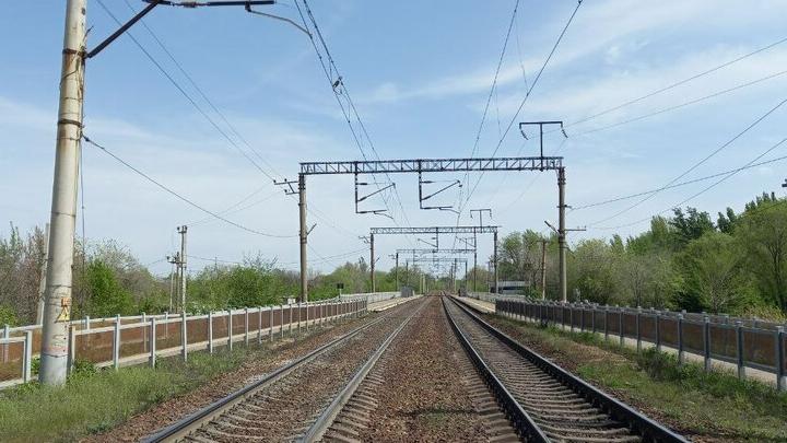 В Саратовской области на семь часов задержался пассажирский поезд