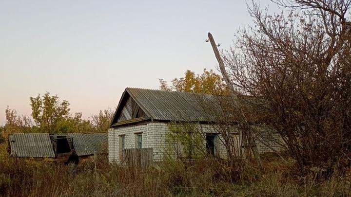 Из-за возгорания на аэродроме в Энгельсе эвакуируют проживающих в СНТ