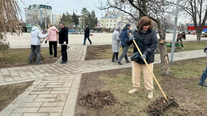 В Энгельсе прошел общегородской субботник