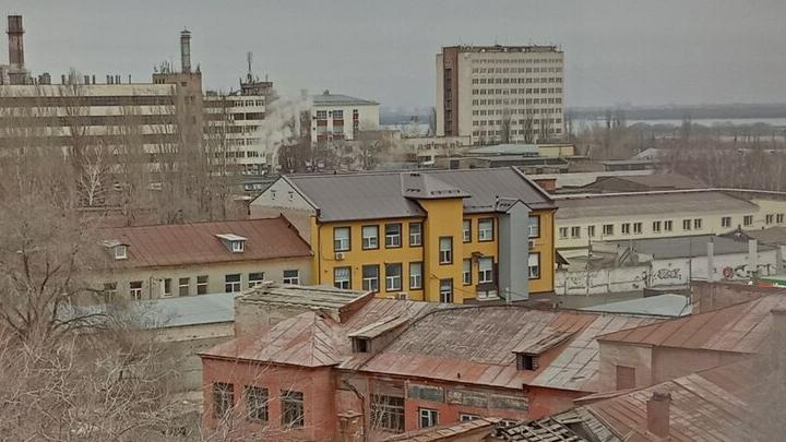 Саратовские пожарные тушили возгорание на заводе АИТ