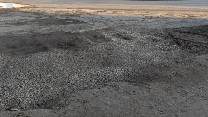 Покровчане требуют благоустроить тротуар около площади Фридриха Энгельса