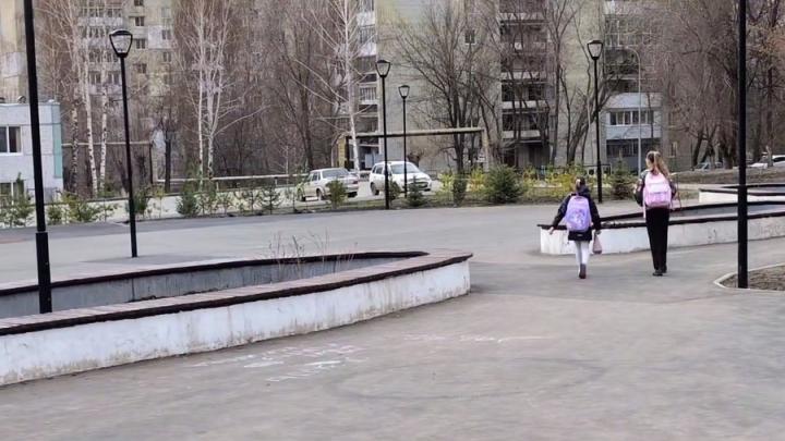До осени в Саратове завершат 2 этап благоустройства сквера на Прессовой