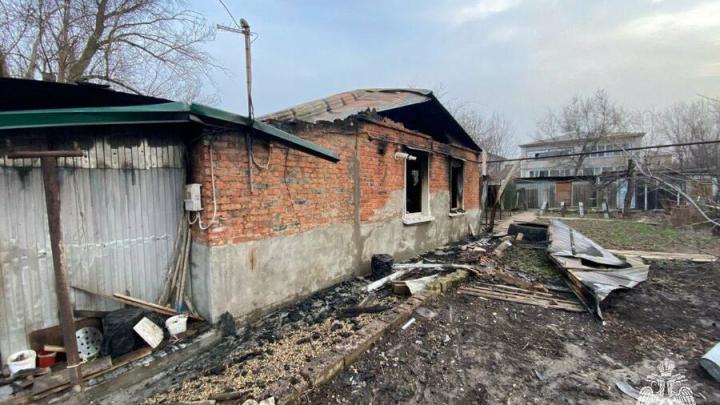 В горевшем доме в Красном Куте пожарные нашли тело пожилой женщины