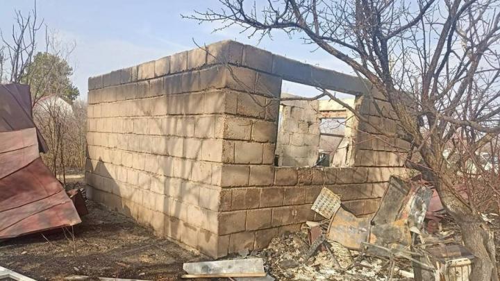В Энгельсском районе женщина жгла листву и спалила соседскую дачу