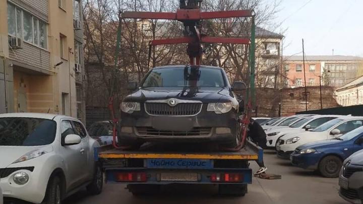 Саратовец может лишиться иномарки из-за долга по ЖКХ