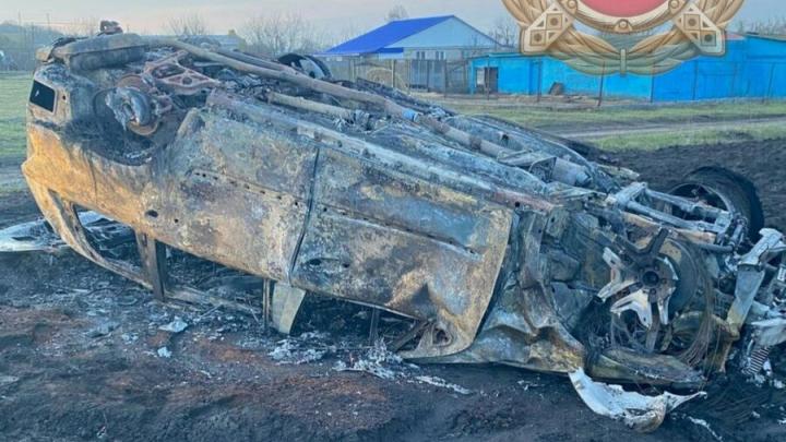Mercedes перевернулся и загорелся в Ртищевском районе