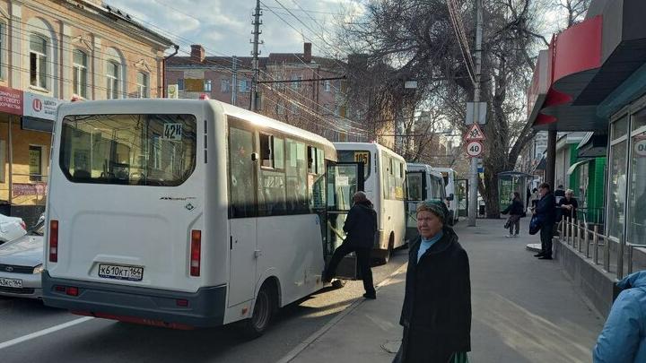 В Саратове водитель автобуса незаконно высадил ребенка из салона
