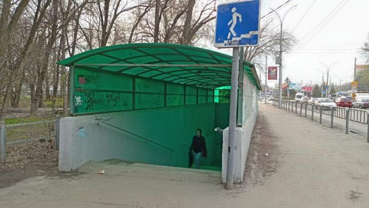 Оборванный кабель в подземном переходе в Заводском районе угрожает жизни школьников